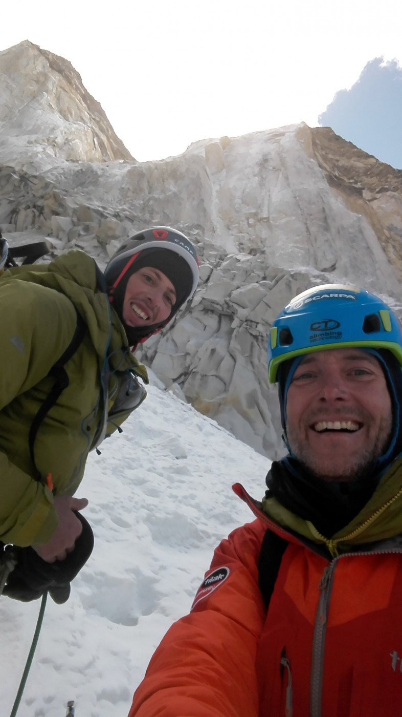 Po zlanení pod stenou