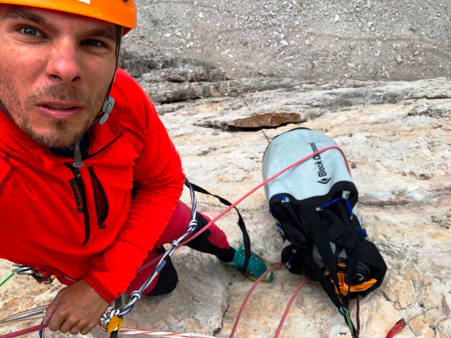 Martin ťahá sviňu sám v stene