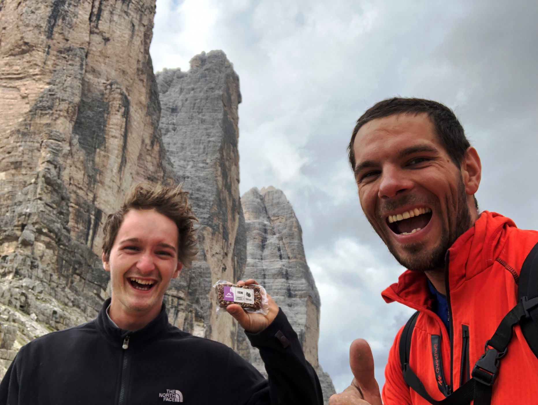 Martin a Filip šťastní po úteku pred búrkou