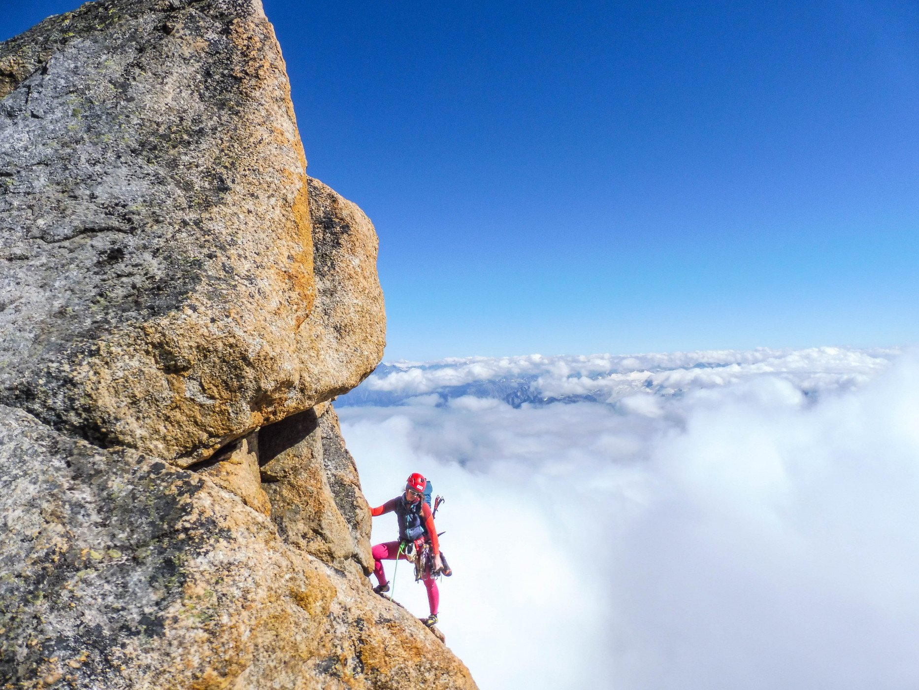Fuči na vrchu steny