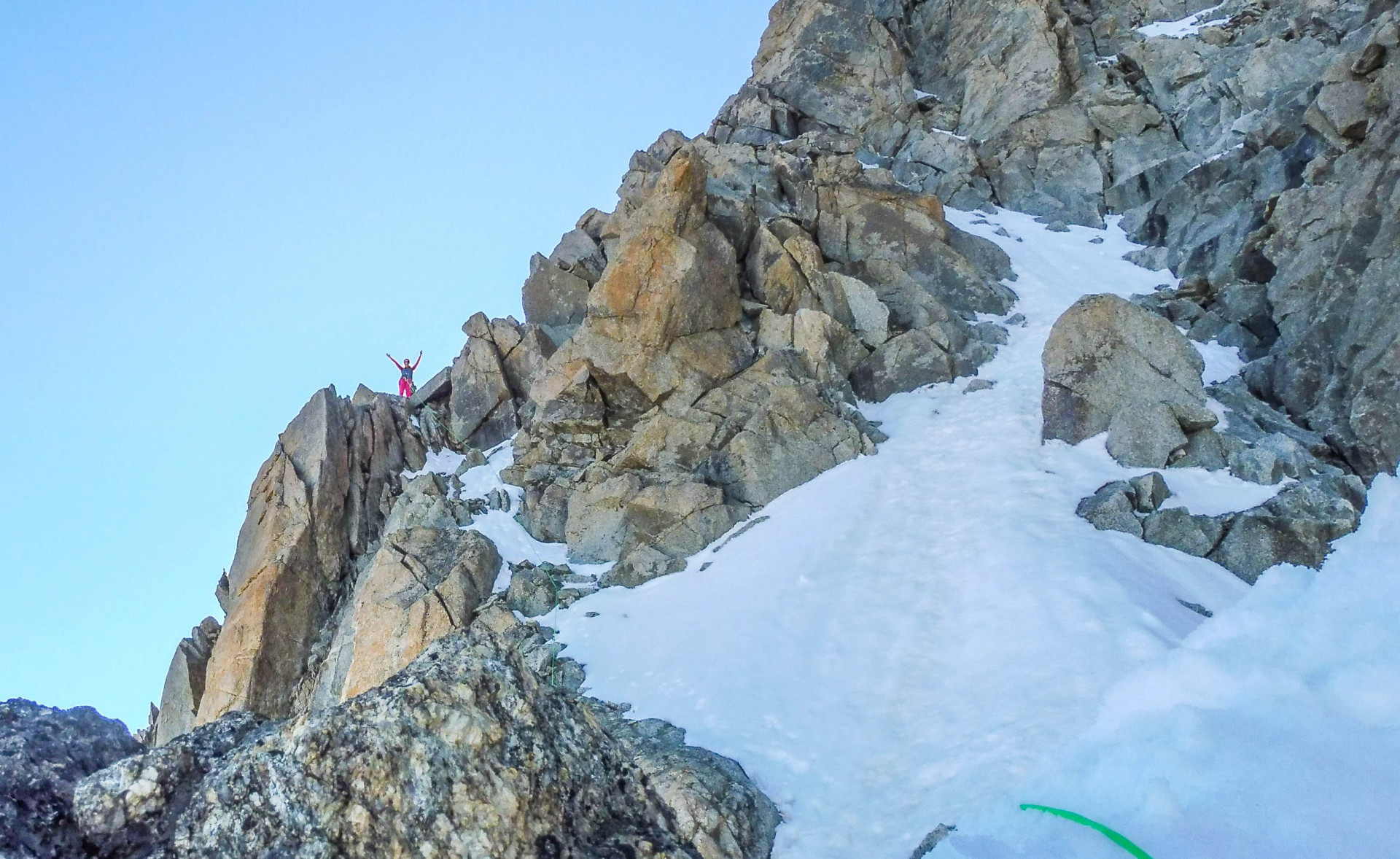 Traverz z vrcholu steny na bočný hrebeň&nbsp;